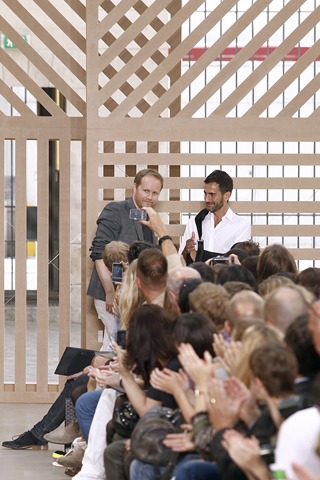 Louis Vuitton / - 2011